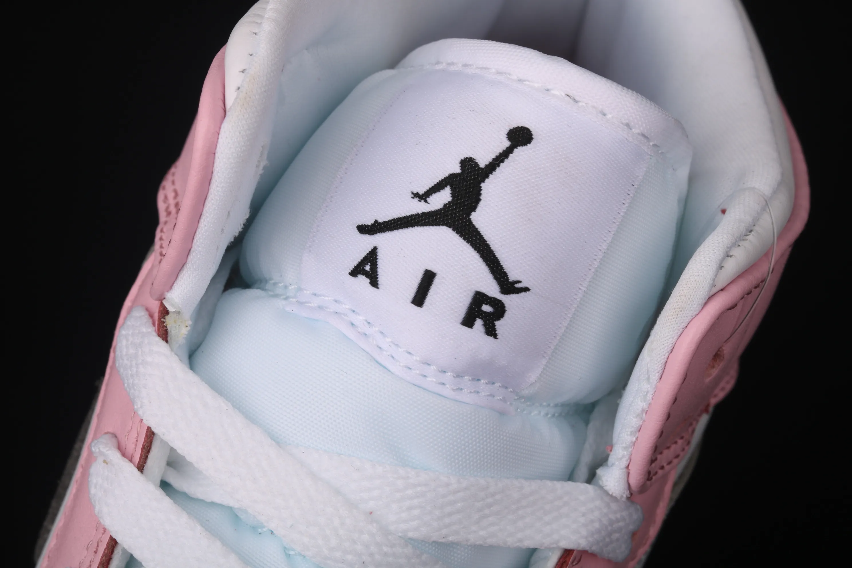 All categories Air Jordan Jordan series basketball shoes Air Jordan 1 Mid Air Jordan 1 Mid SE AJ1 Joe 1 white pink black hook Zhongbang basketball shoes BQ6472-500